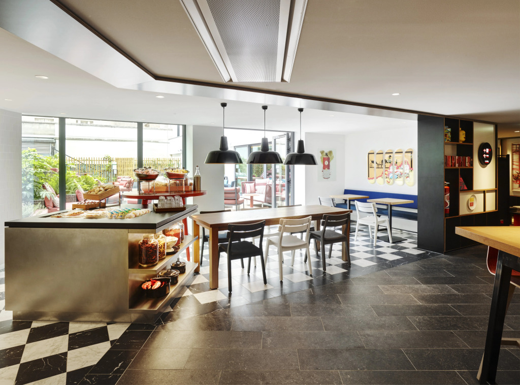 Отель citizenM Paris Champs-Élysées