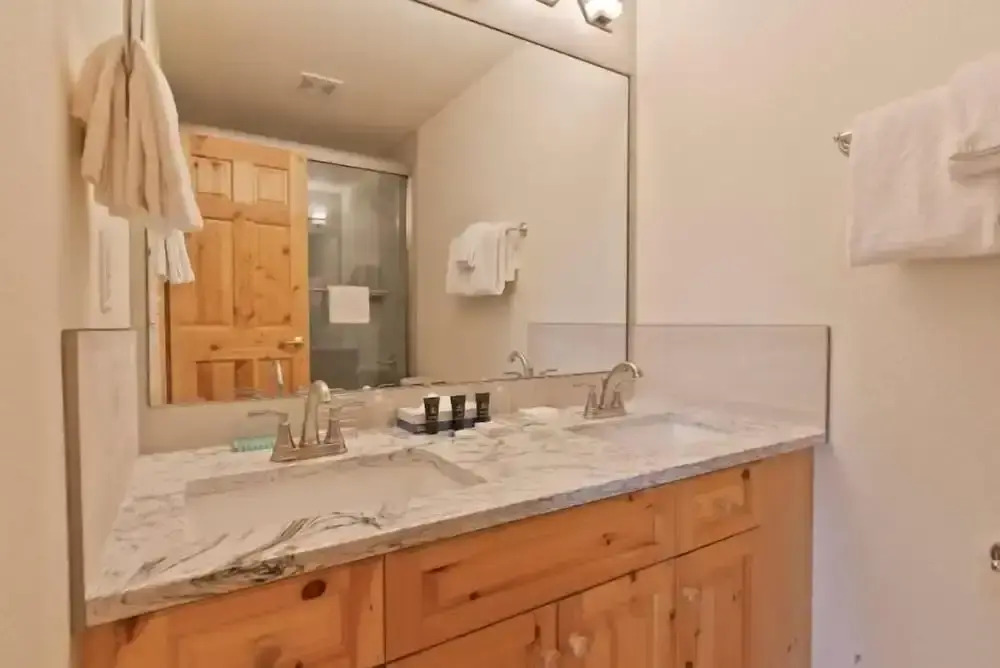 5 Bedroom Luxury Townhome Near Snowflake Lift in Breckenridge - Walk to Lift!