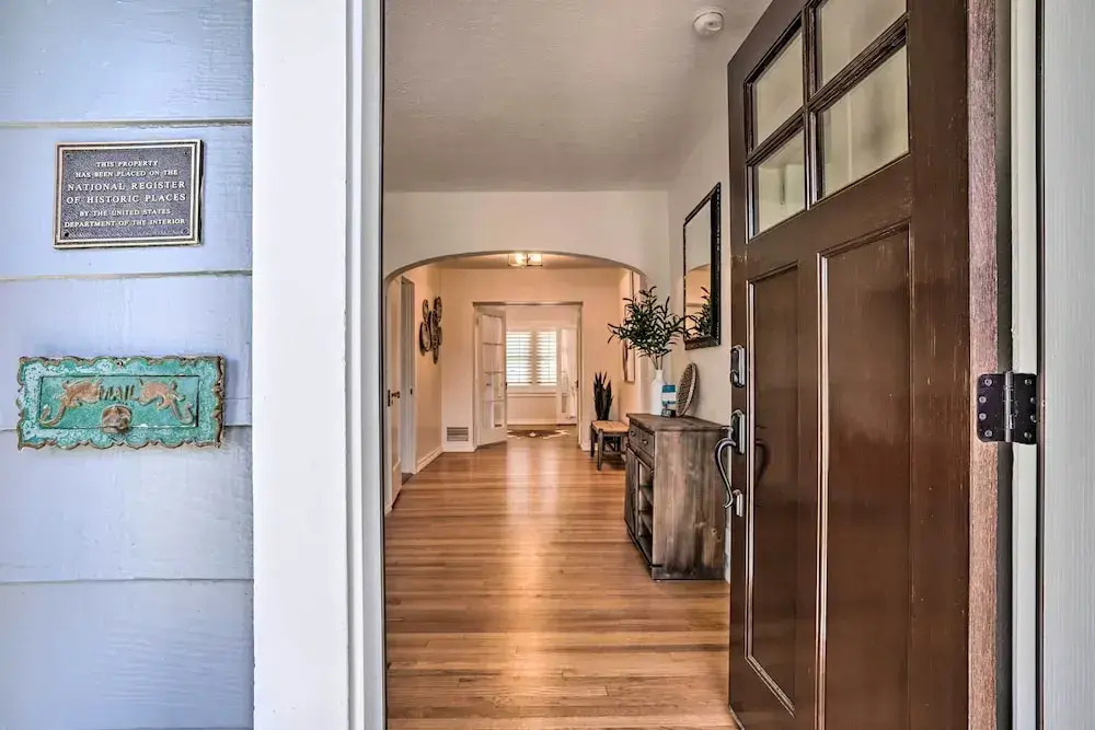 Walk Dtwn Prescott: Historic Home w/ Patio