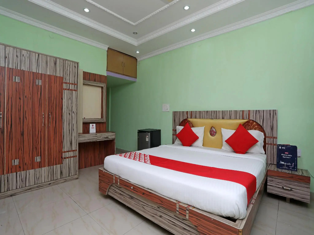 OYO Flagship 12005 Days Inn