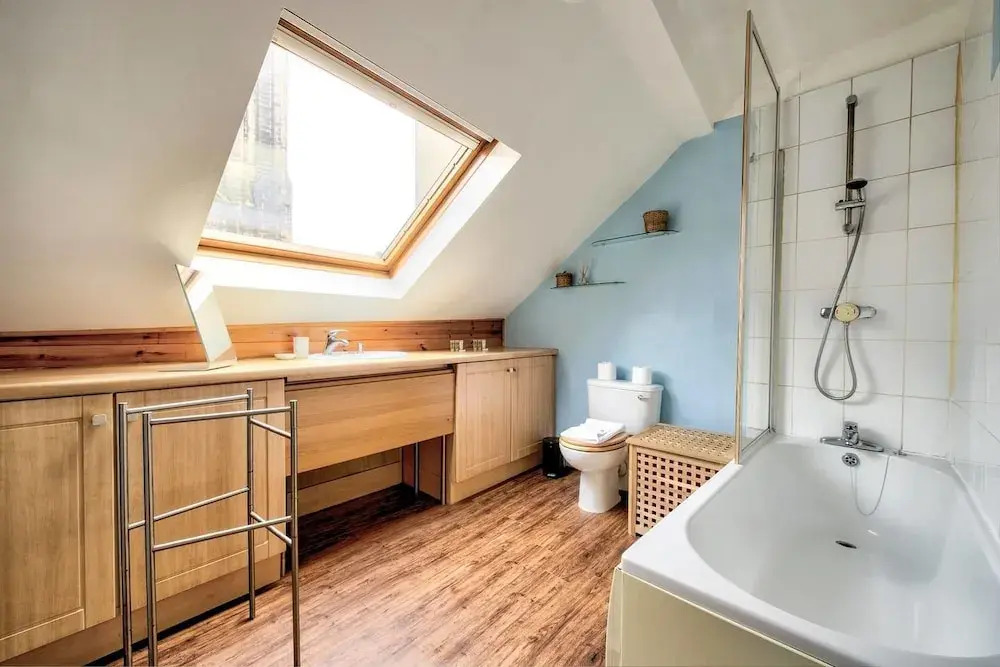 Top Floor 3BR Apt Near Edinburgh Castle