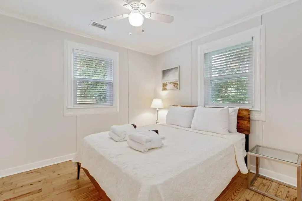 208 W Ashley - Central Location - 2 Mins to the Beach