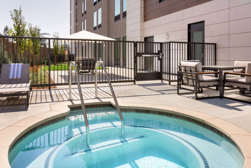 La Quinta Inn & Suites by Wyndham Santa Rosa Sonoma