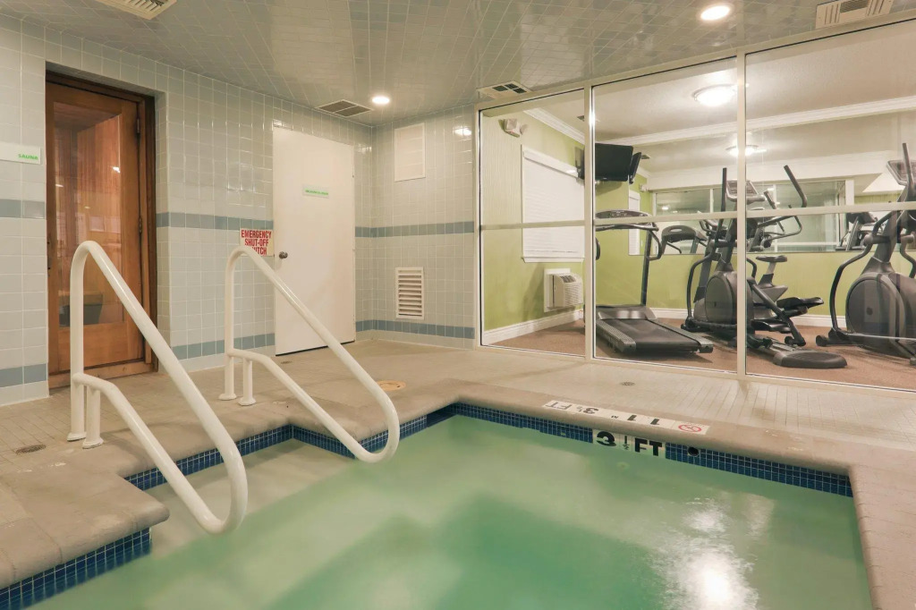 Holiday Inn & Suites San Mateo - SFO by IHG