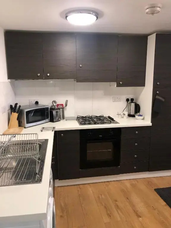 Town Centre Apartment with FREE Parking