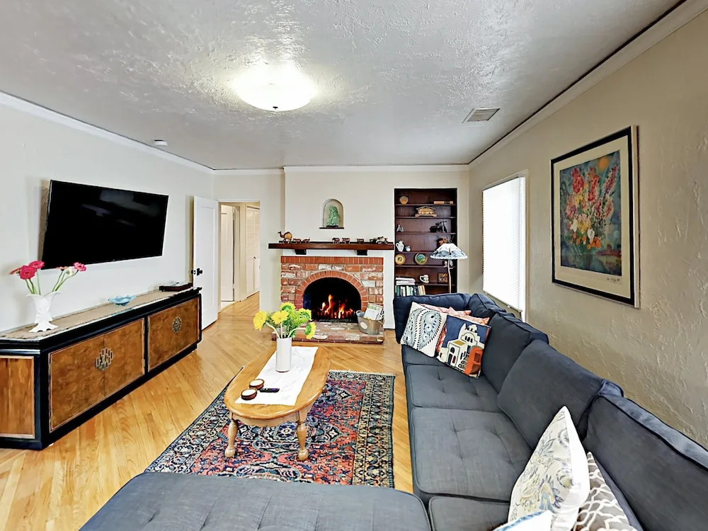 215 Cedar Street Home 3 Bedrooms 2 Bathrooms Home