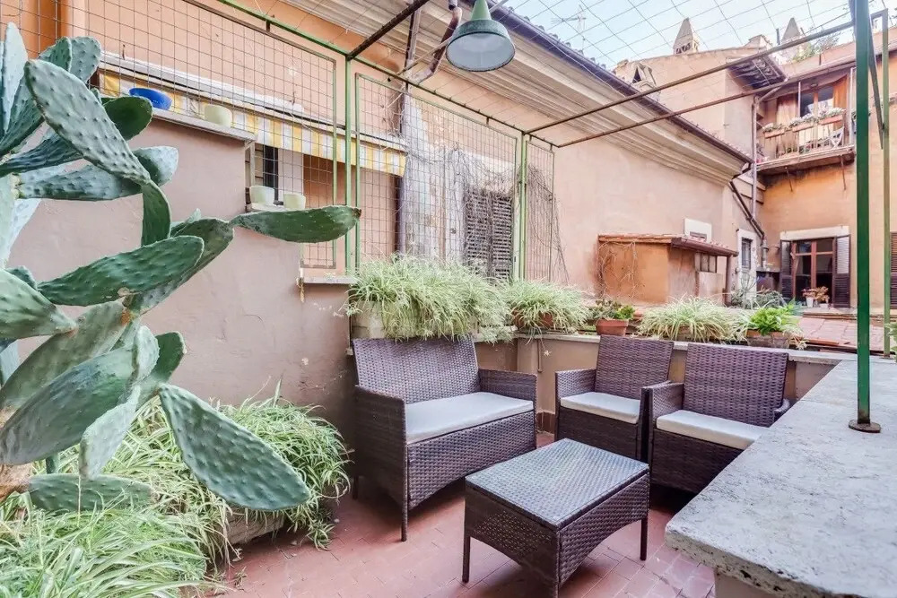 Large and Comfortable 6 Guests Flat in Trastevere