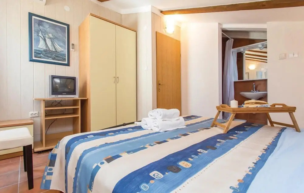 Beautiful Apartment In Klimno With Wifi
