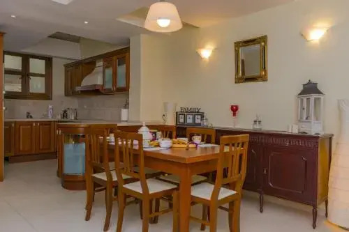 Lydia's Maisonette