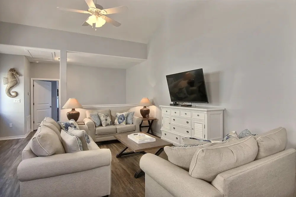 Beachside #205 3 Bedrooms 2.5 Bathrooms Condo