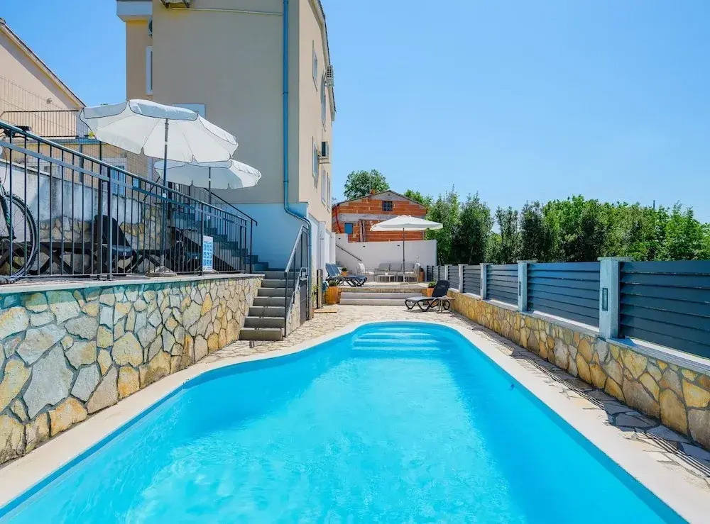 Pretty Villa With View