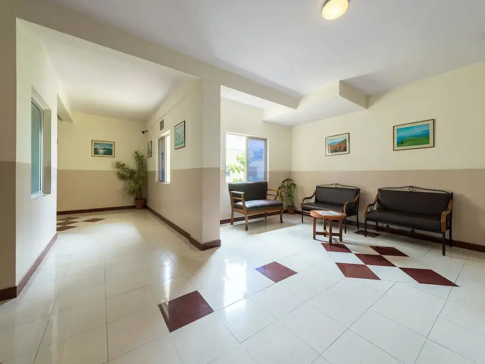 OYO 3722 Hotel StayEasy Majestic