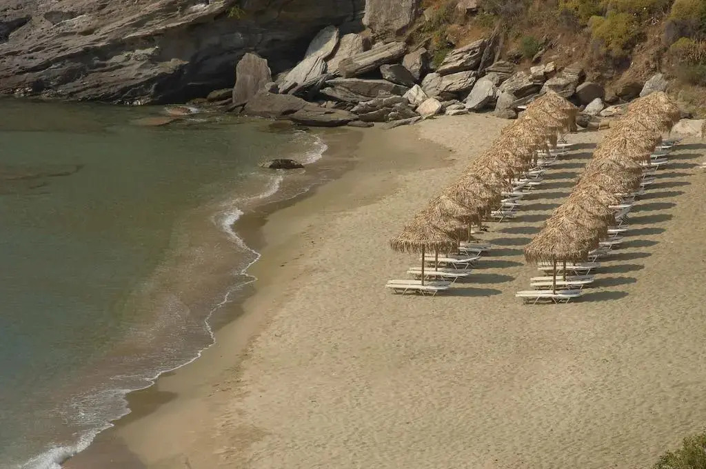 Seaside small villa near beach