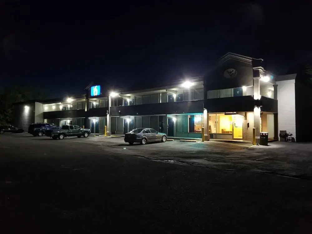 Econo Lodge Coliseum