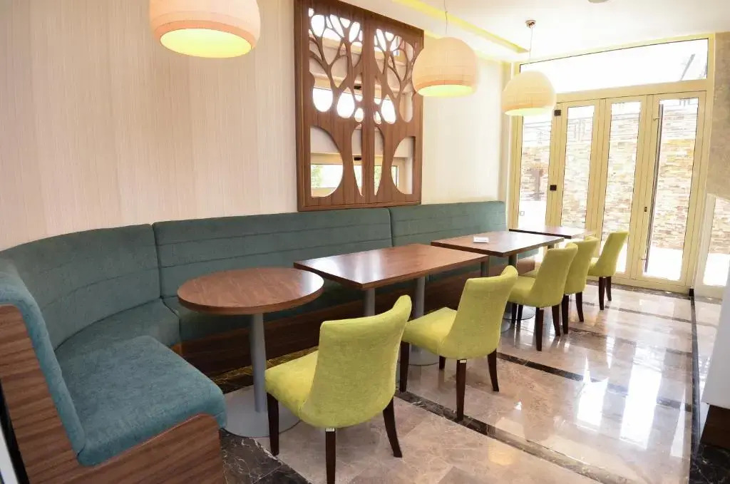 Hotel Atina by ENTOPYA