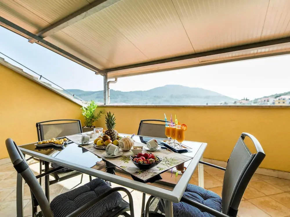 Modern Apartment in Korčula with Terrace