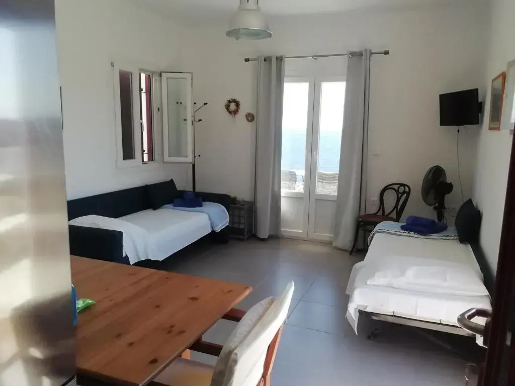 Loutra Kythnos Suites