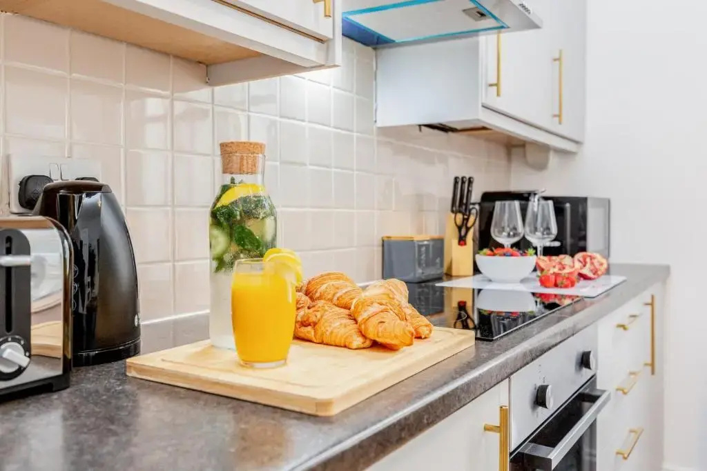 Bright & Spacious 4beds home - Kensington High Street-Olympia