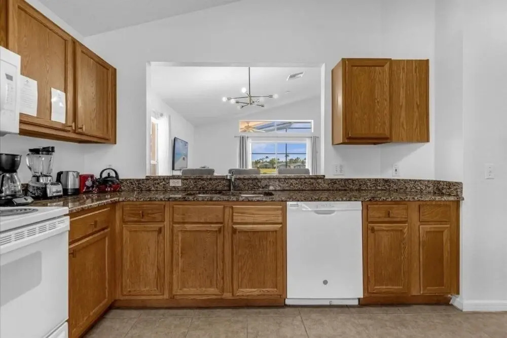 3 Bedrooms S / Lake Berkley Home by RedAwning