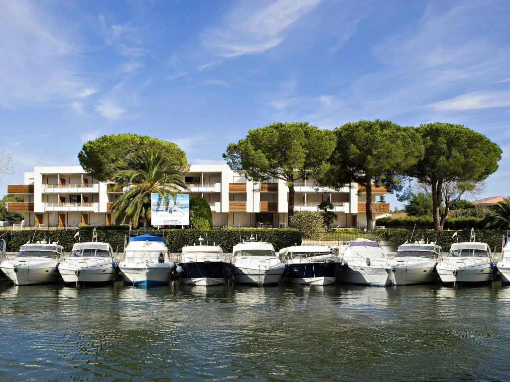 Nice apartment with dishwasher located on a marina