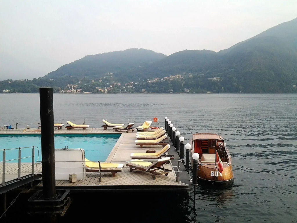 Appartamento Vista Lago Red & Grey