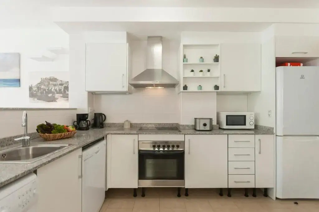Lets Holidays Mediterranean apartment 3 minutes to the beach 3