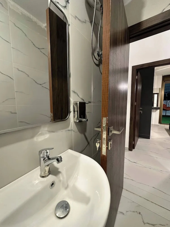 Stylish Luxe Apartment Fr 0003