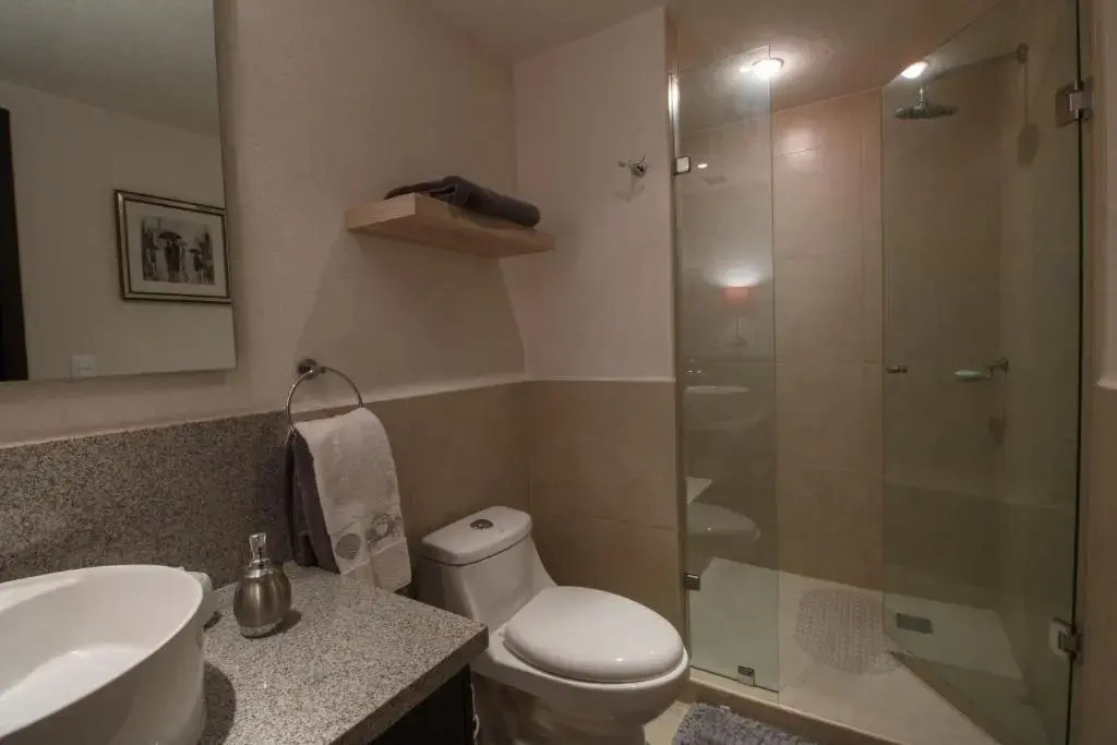 910-3000 Grand Venetian P.V.