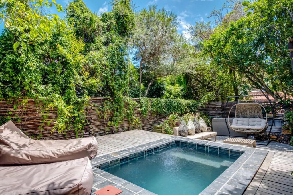Lovely 1 Bedroom Apartment in Camps Bay