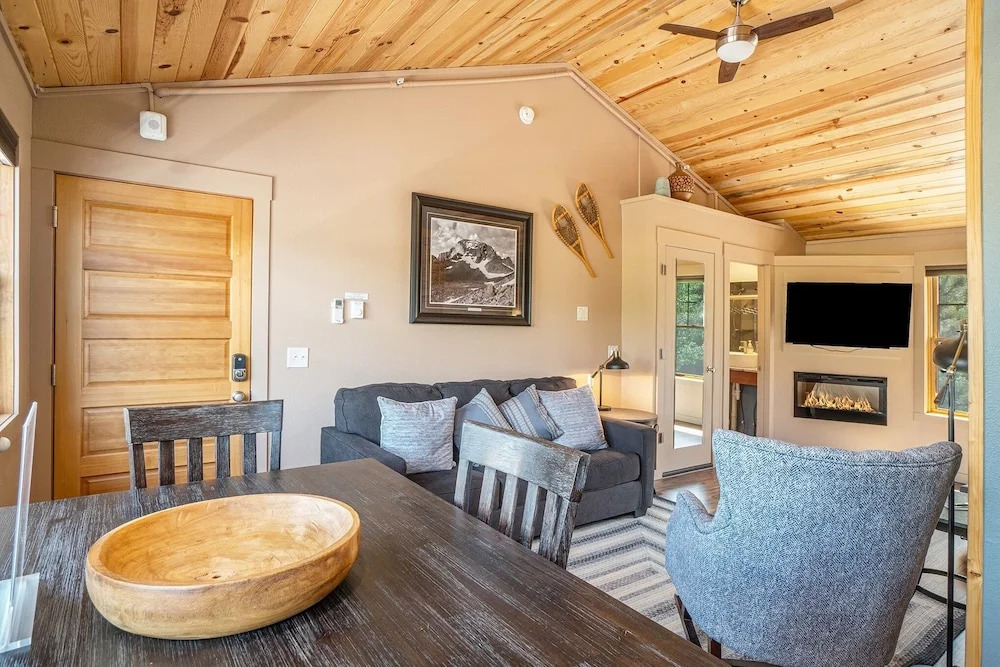 Solitude Longs Peak Suite 201 - Estes Park 1 Bedroom Studio by RedAwning