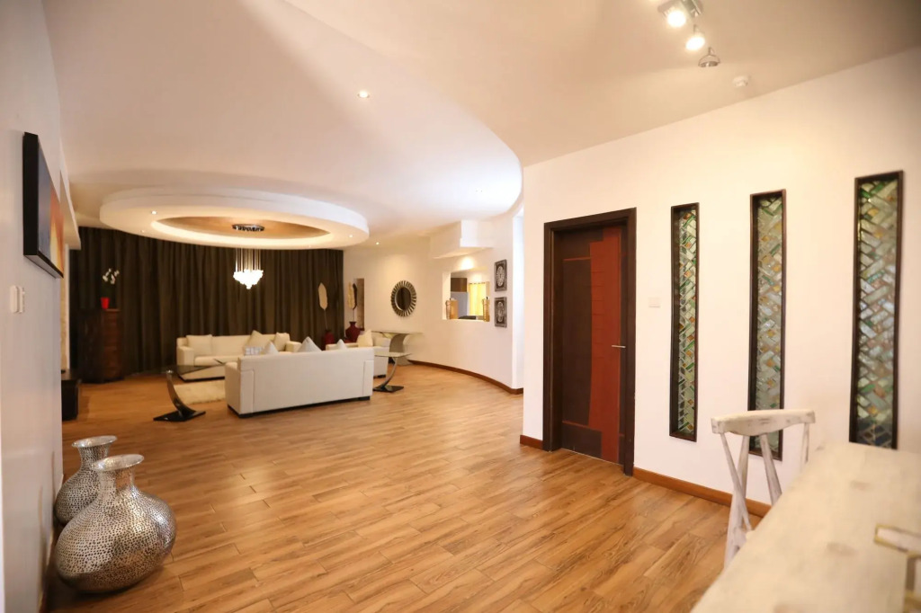 Bidwood Suite Hotel, Opposite Sarit Centre