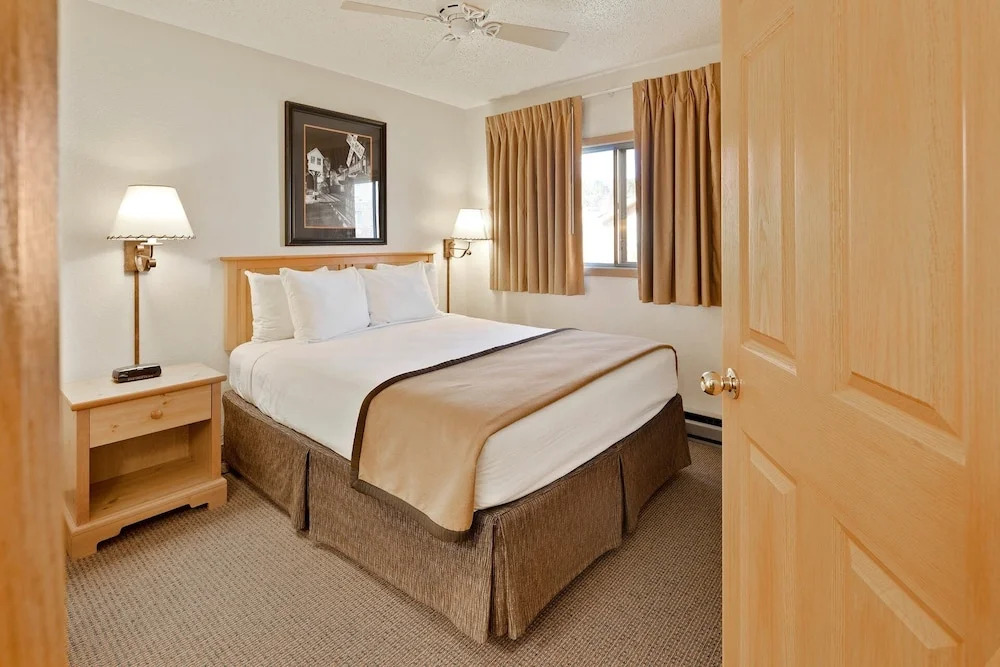 Comfort Inn & Suites Near Mt Rushmore