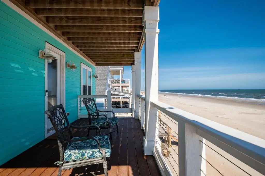 The Salty Dog by Oak Island Accommodations