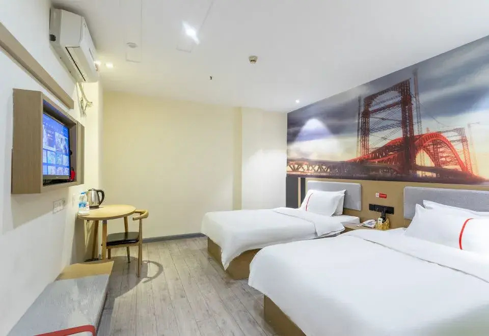 Lijia Express Hotel (Wuhan Jinghe Square Branch)