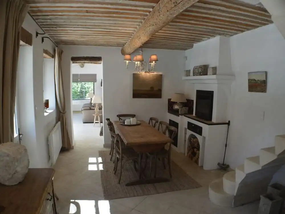 Lush Home in L'isle-sur-la-sorgue With Swimming Pool
