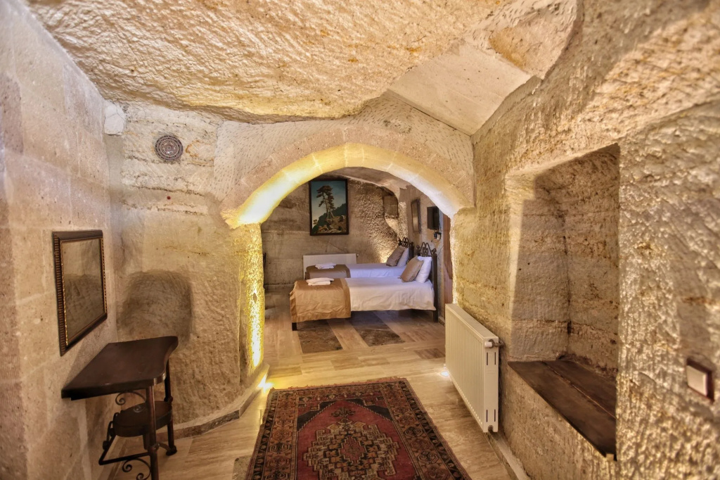 Emit Sakura Cave Hotel