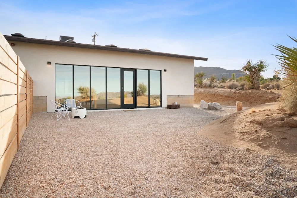 Back Haus - Views, Dark Skies And Fire Pit! 1 Bedroom Home by RedAwning