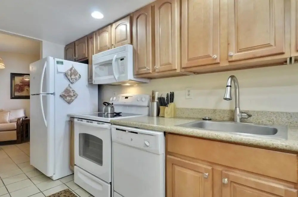 End Unit With Ocean Views And Juliet Balcony. 2 Bedroom Condo by RedAwning