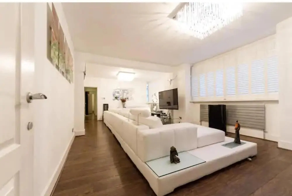 Super Large Apartment in London for Larger Groups