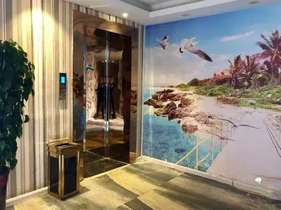 Jinhong Holiday Hotel (Xinyang Century Plaza)