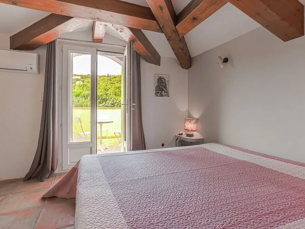 Mediterranean Home With Private Pool and Summer Kitchen, 800m From the Beach