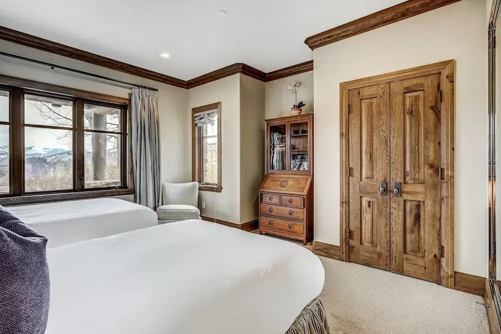 Luxury renovation! Ski-in/Ski-out 5 Br Private Townhome, Top of Bachelor Gulch - majestic view & exclusive location! by RedAwning