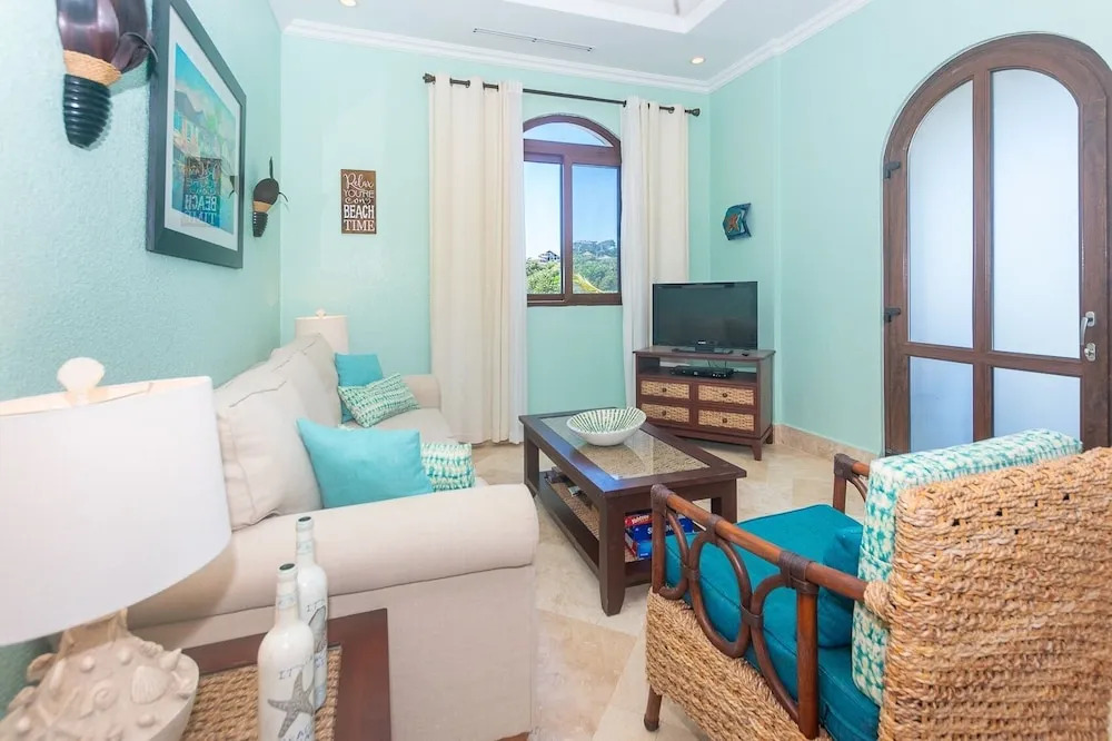 Keyhole Bay Condo 10 1 Bedroom Condo by RedAwning
