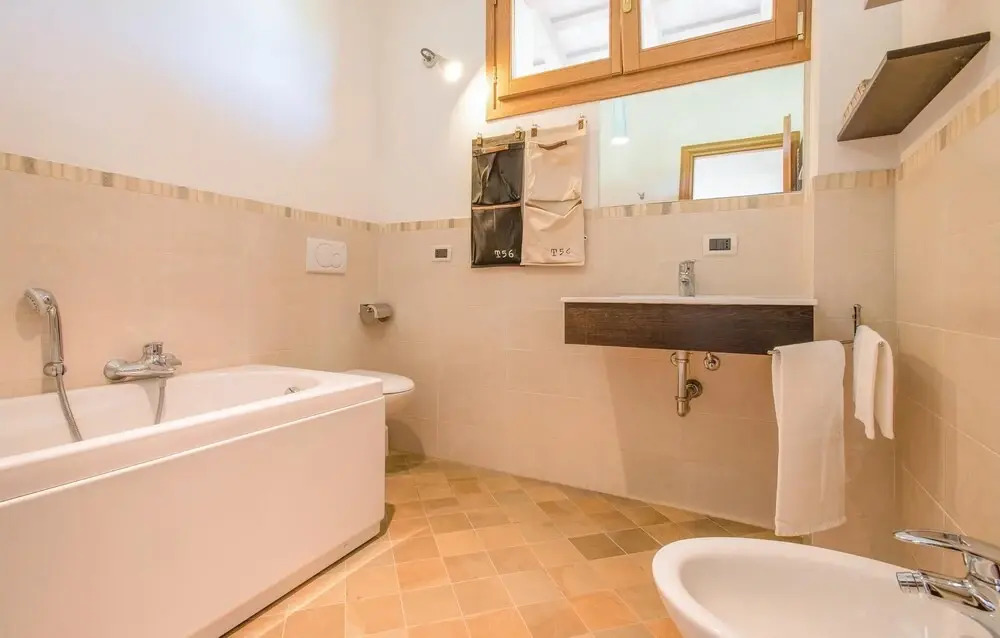 Stunning Home in Rimini -rn- With 4 Bedrooms and Wifi