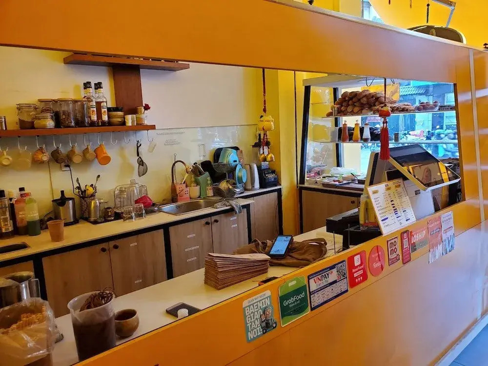 Grandma Lu - Banh Mi Coffee  Hostel