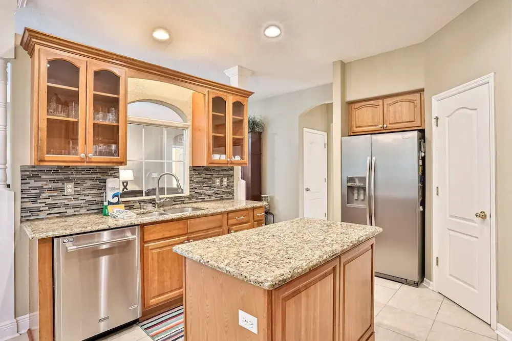 Wonderful Coastal Home With Wifi, Enclosed Backyard, Screened Patio