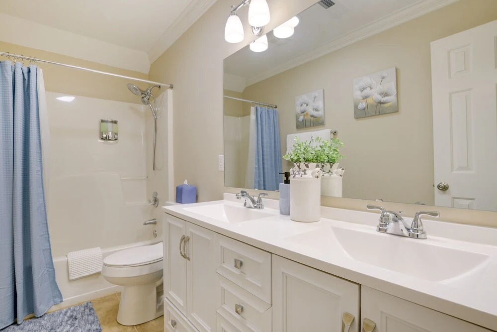 Lakefront Raleigh Retreat ~ 7 Mi to Downtown!