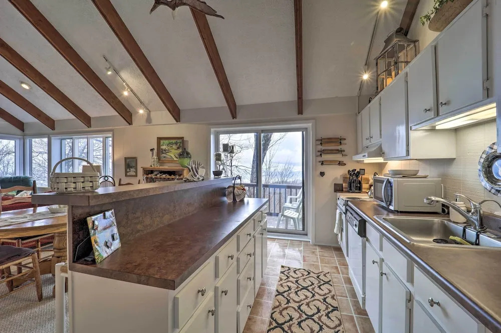 Beautiful Beech Mountain Condo w/ Private Balcony!