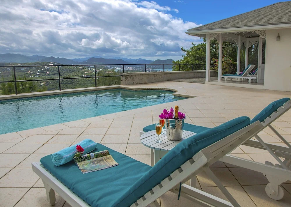Zephyr Hill - 2 bedroom Villa with awe inspiring views 2 Villa by RedAwning