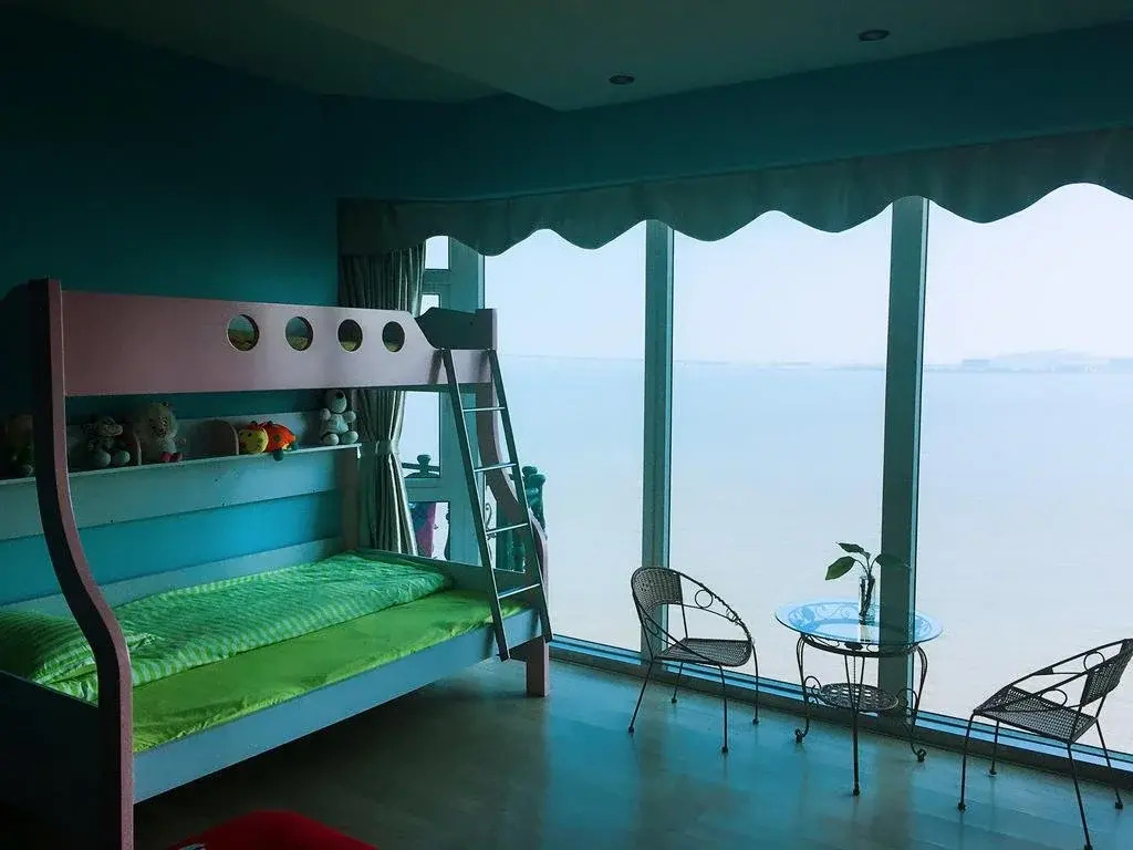 Sea Cubic Youth Hostel